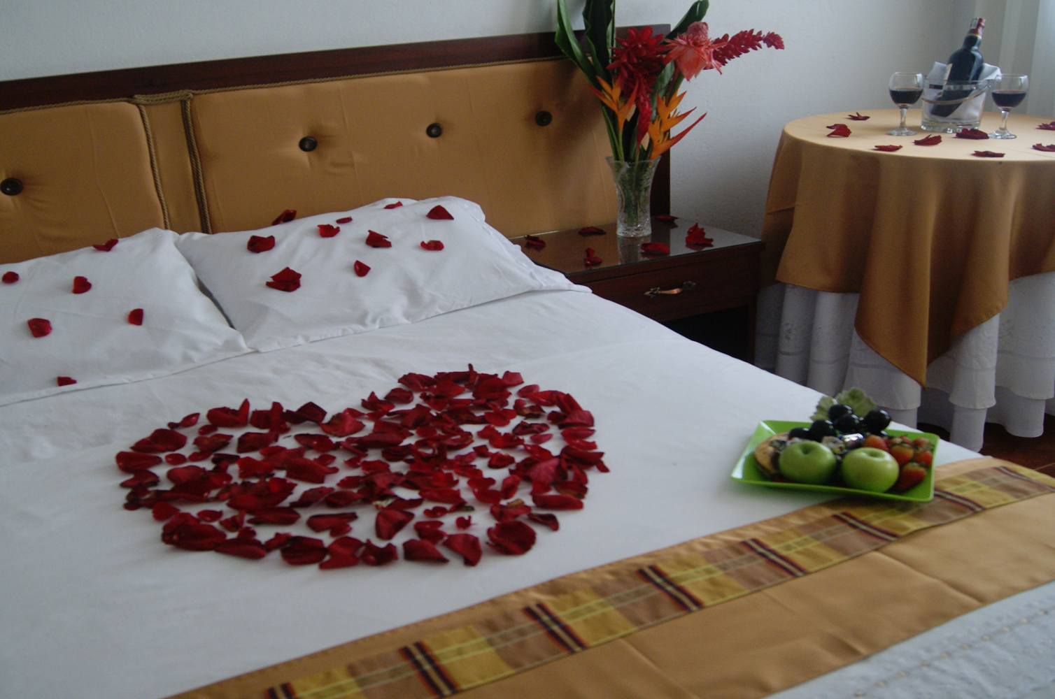 pexels-enginakyurt-1487511